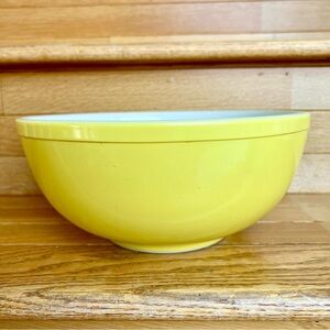 3.5QT PYREX Mixing Bowl Serving Bowl Storage Bowl Yellow Ovenware